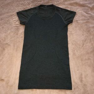 Size 4 swiftly tech shirt